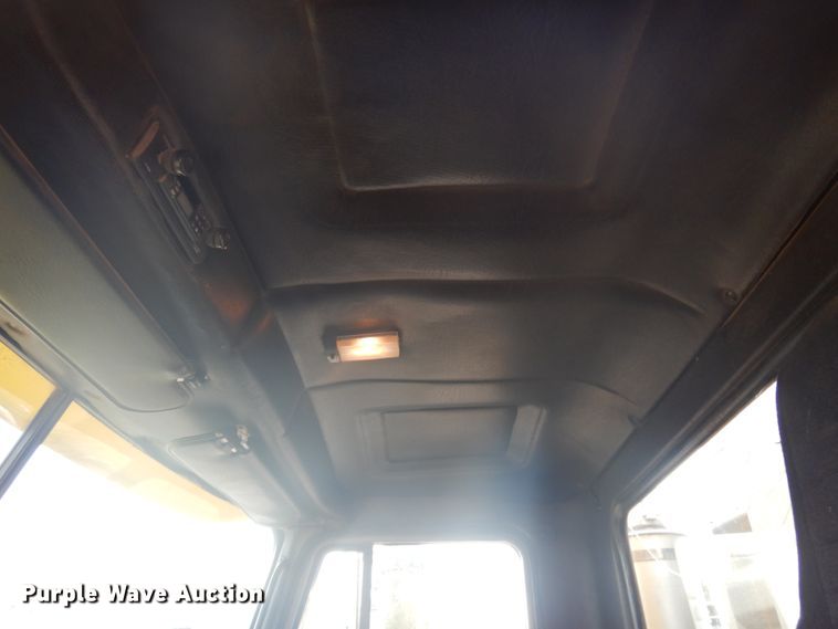 image for item JZ9810 1990 Mack CH613  semi truck