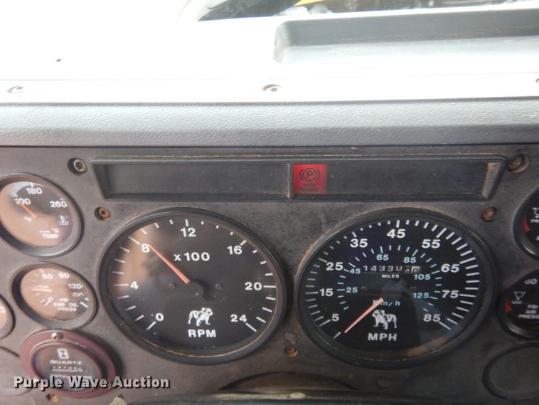 image for item JZ9810 1990 Mack CH613  semi truck