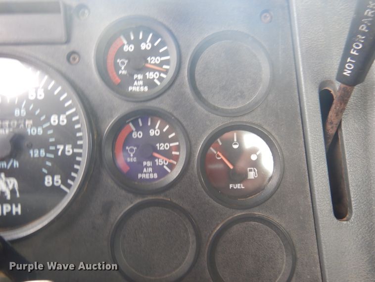 image for item JZ9810 1990 Mack CH613  semi truck