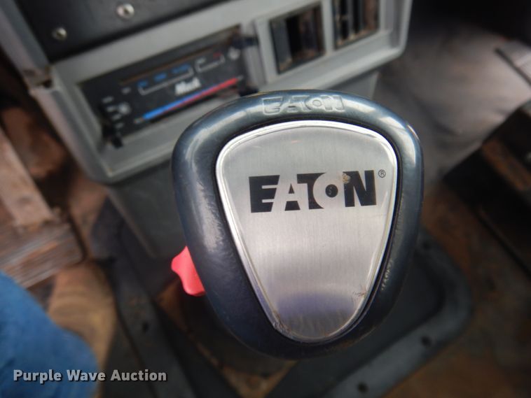 image for item JZ9810 1990 Mack CH613  semi truck