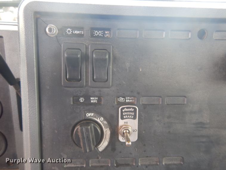 image for item JZ9810 1990 Mack CH613  semi truck