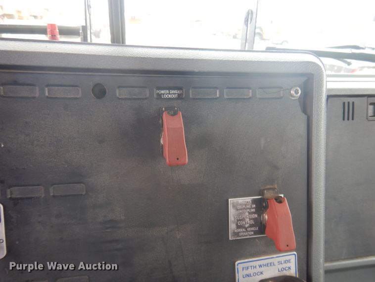 image for item JZ9810 1990 Mack CH613  semi truck