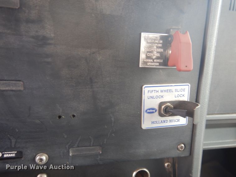 image for item JZ9810 1990 Mack CH613  semi truck