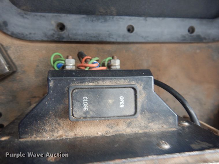 image for item JZ9810 1990 Mack CH613  semi truck