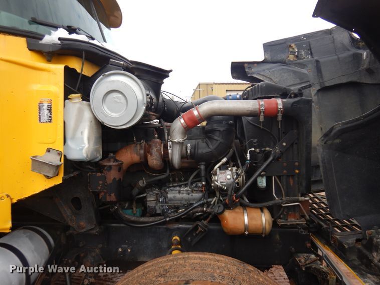 image for item JZ9810 1990 Mack CH613  semi truck