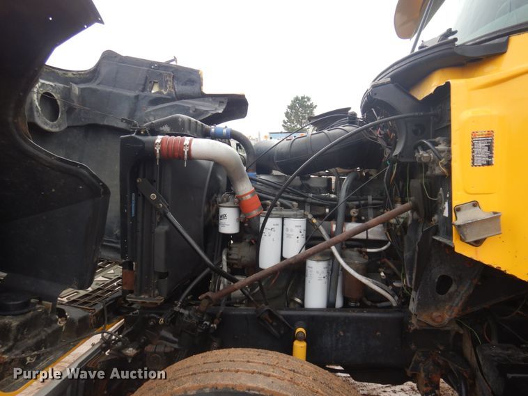 image for item JZ9810 1990 Mack CH613  semi truck