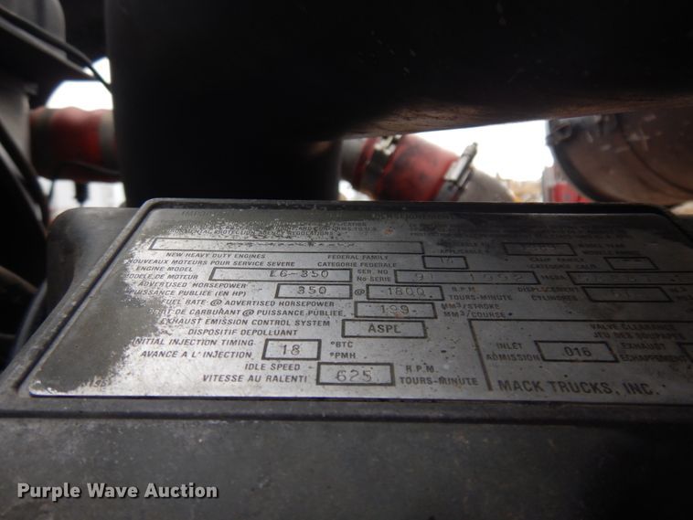 image for item JZ9810 1990 Mack CH613  semi truck