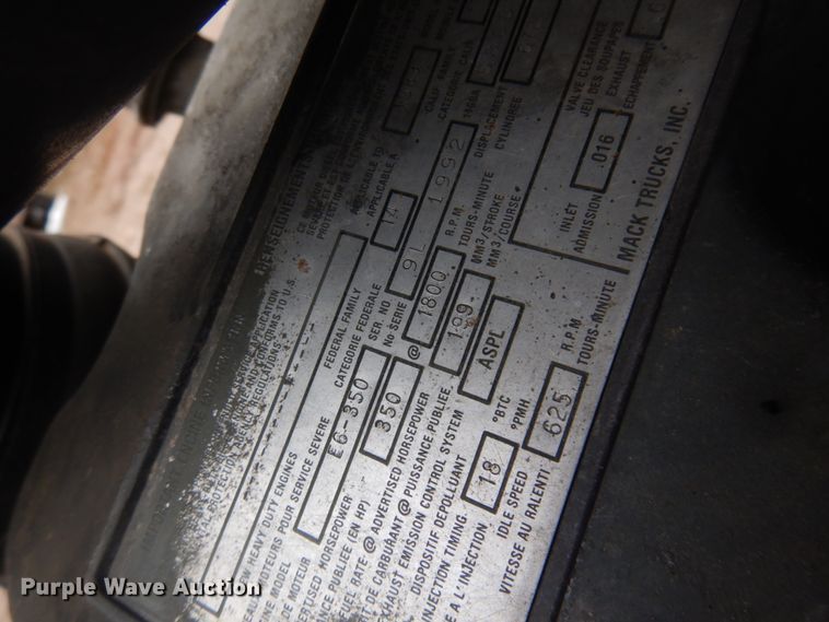 image for item JZ9810 1990 Mack CH613  semi truck