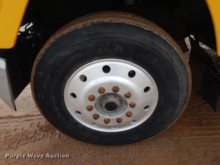 image for item JZ9810 1990 Mack CH613  semi truck