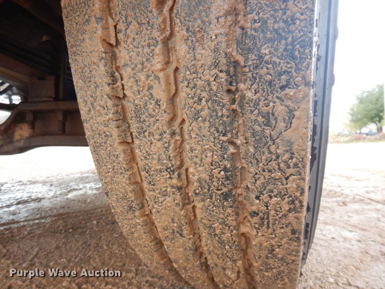 image for item JZ9810 1990 Mack CH613  semi truck