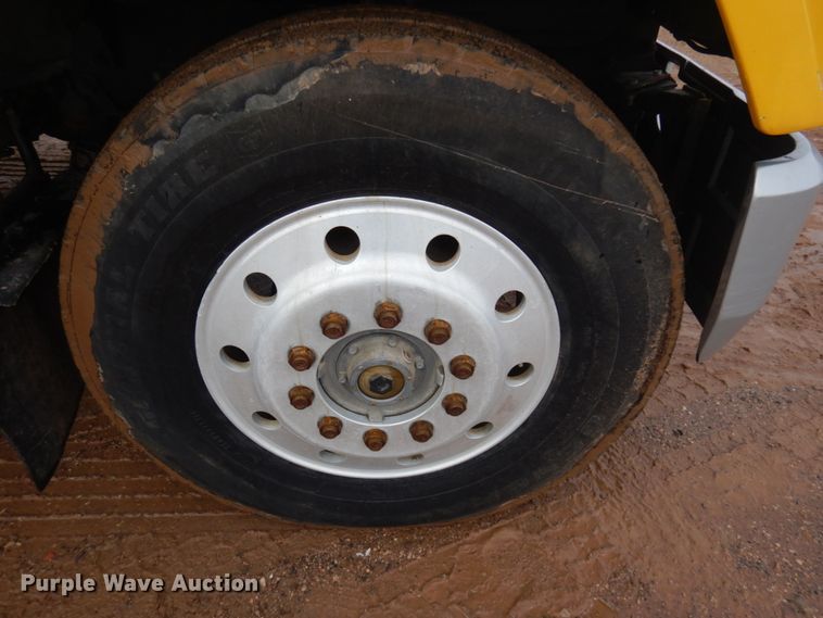 image for item JZ9810 1990 Mack CH613  semi truck