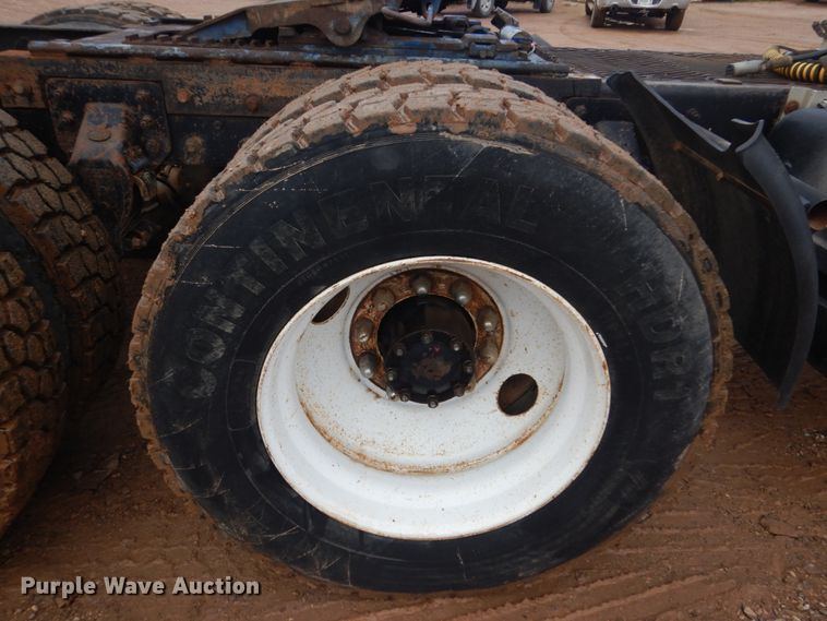 image for item JZ9810 1990 Mack CH613  semi truck