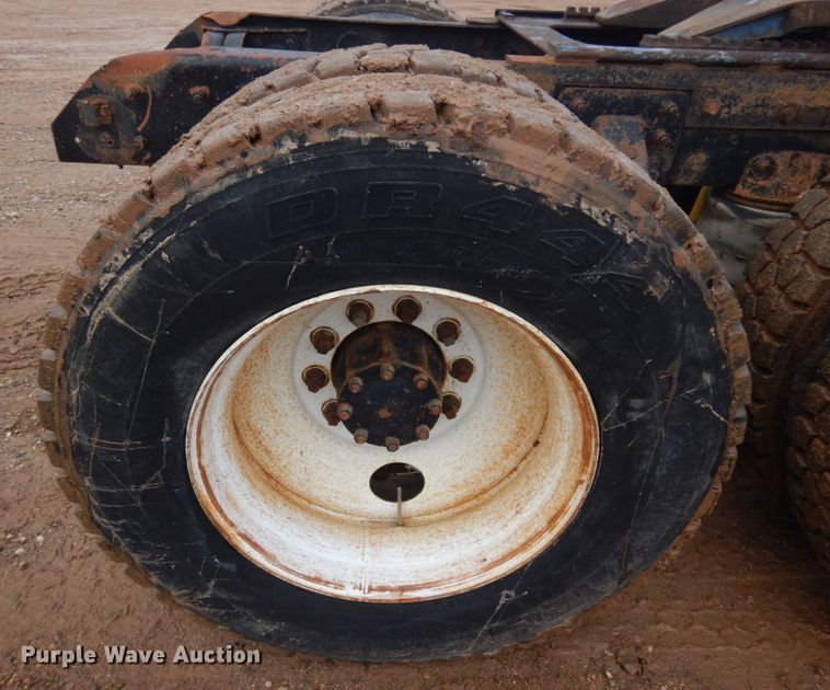 image for item JZ9810 1990 Mack CH613  semi truck