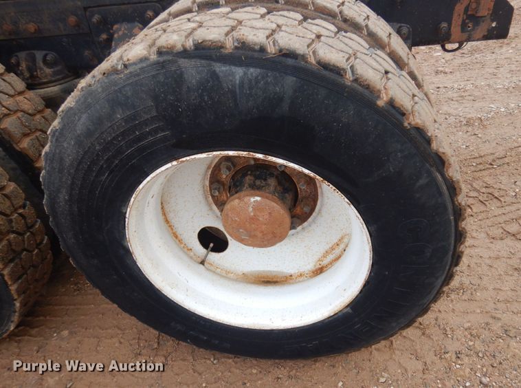 image for item JZ9810 1990 Mack CH613  semi truck