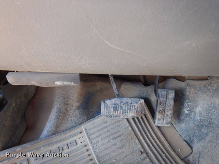 image for item JZ9811 2001 Ford F450 Super Duty  utility / service truck