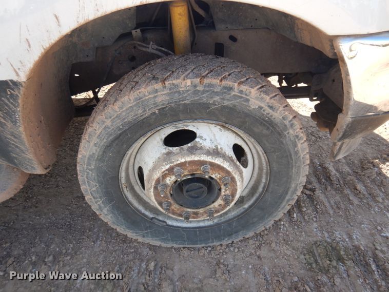 image for item JZ9811 2001 Ford F450 Super Duty  utility / service truck