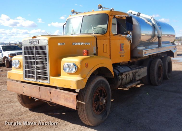 image for item JZ9812 1976 Western Star  water truck