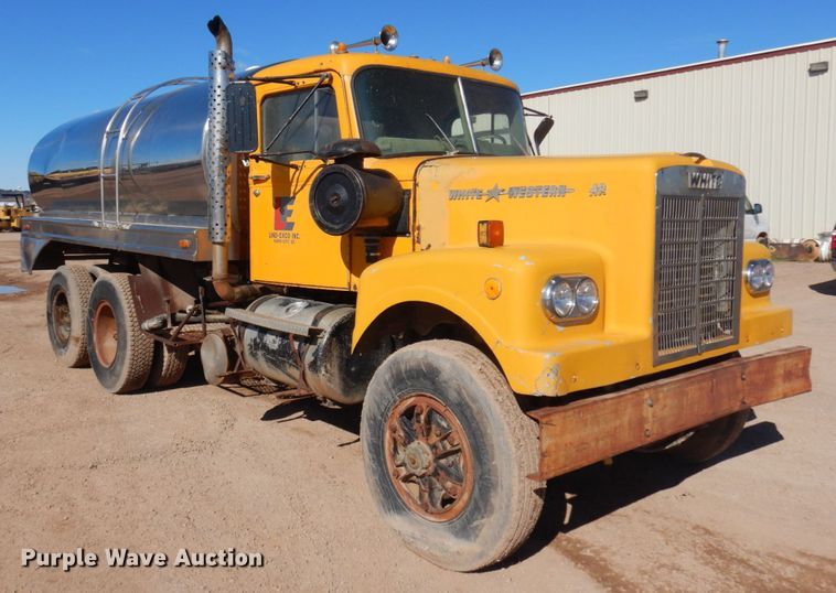 image for item JZ9812 1976 Western Star  water truck