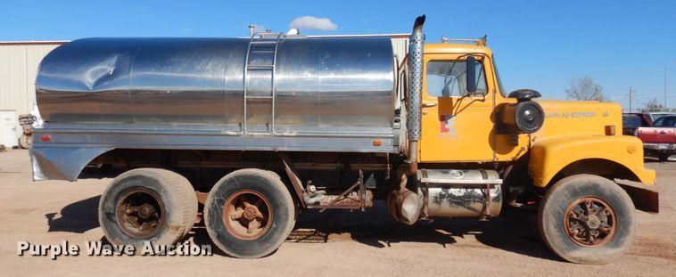 image for item JZ9812 1976 Western Star  water truck