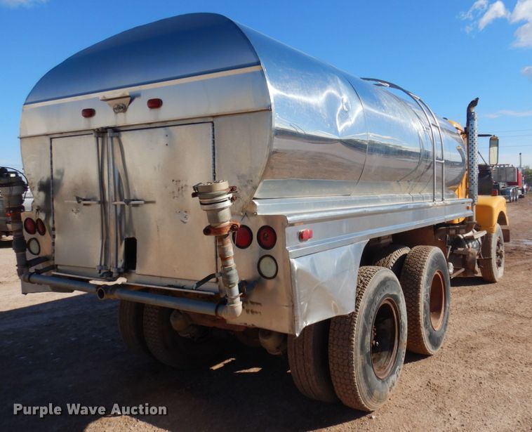 image for item JZ9812 1976 Western Star  water truck