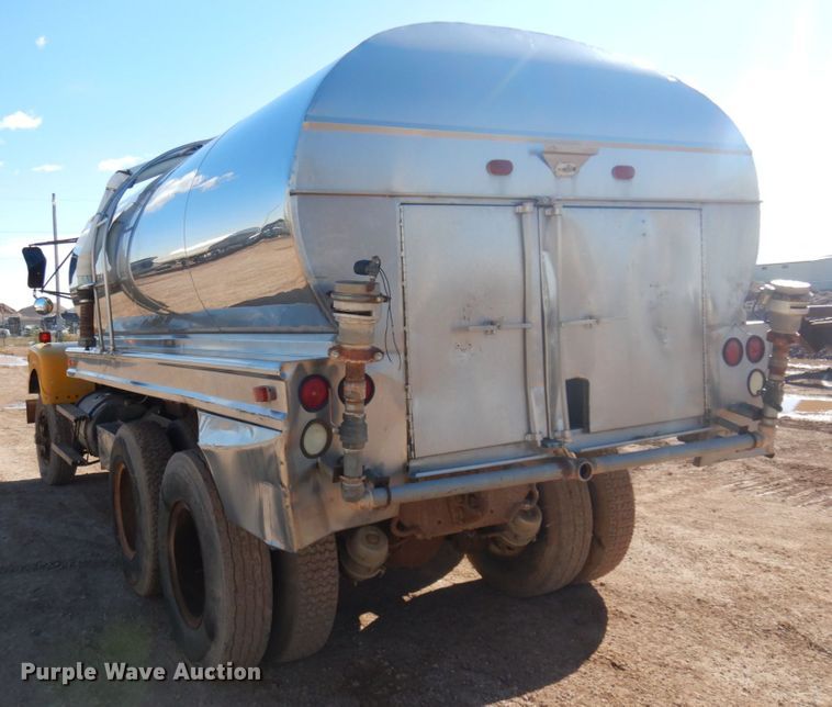 image for item JZ9812 1976 Western Star  water truck