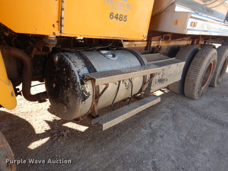 image for item JZ9812 1976 Western Star  water truck