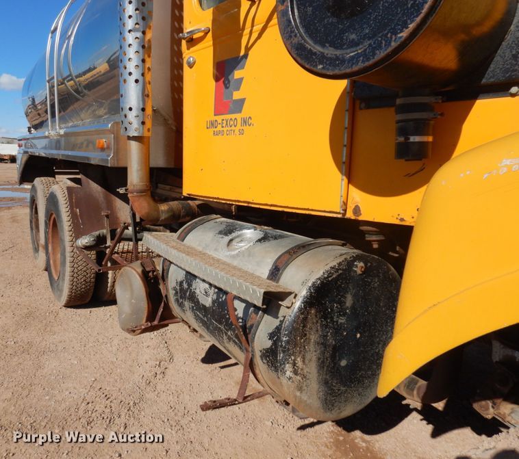 image for item JZ9812 1976 Western Star  water truck