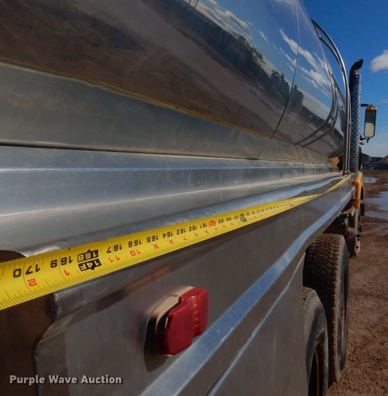 image for item JZ9812 1976 Western Star  water truck