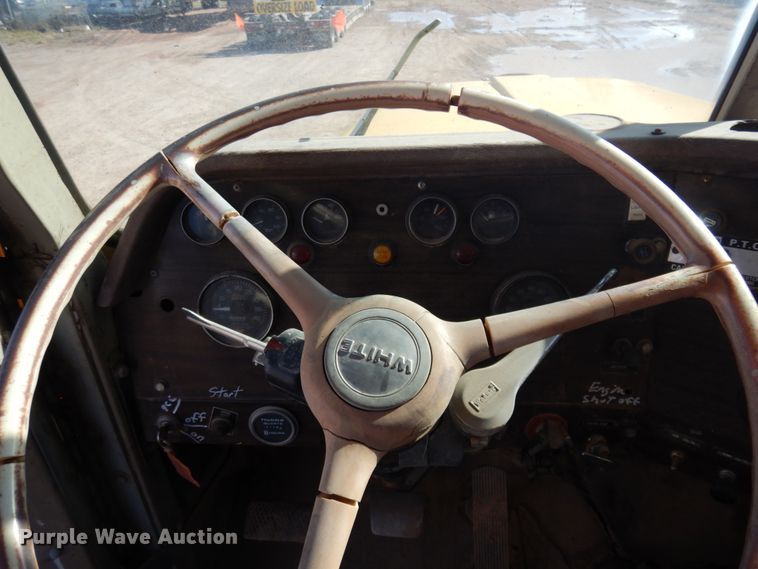 image for item JZ9812 1976 Western Star  water truck