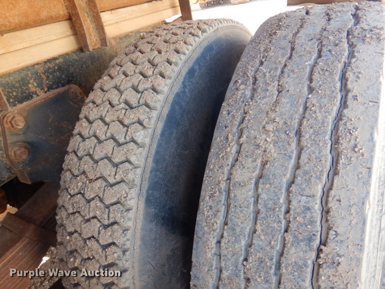 image for item JZ9812 1976 Western Star  water truck