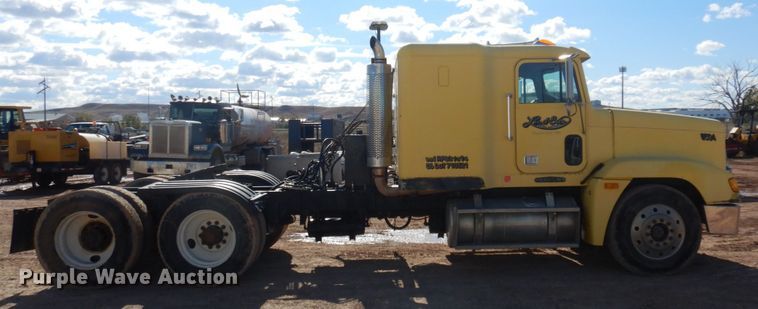 image for item JZ9813 1994 Freightliner FLD120  semi truck