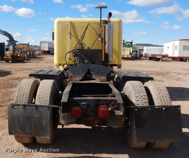 image for item JZ9813 1994 Freightliner FLD120  semi truck