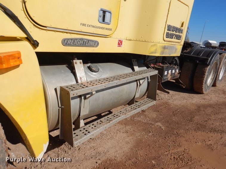 image for item JZ9813 1994 Freightliner FLD120  semi truck