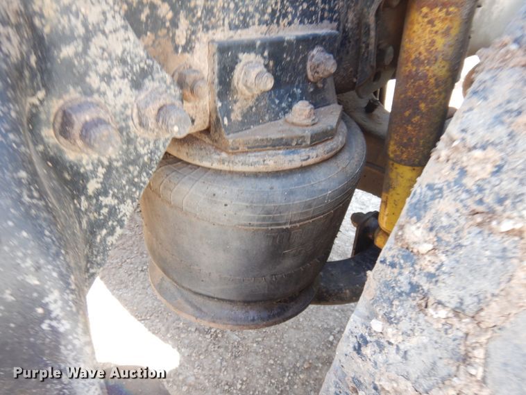 image for item JZ9813 1994 Freightliner FLD120  semi truck