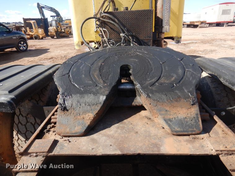 image for item JZ9813 1994 Freightliner FLD120  semi truck