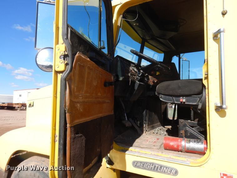 image for item JZ9813 1994 Freightliner FLD120  semi truck