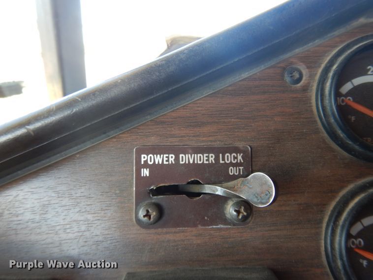 image for item JZ9813 1994 Freightliner FLD120  semi truck