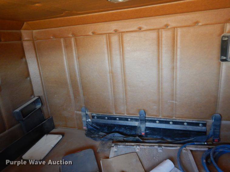 image for item JZ9813 1994 Freightliner FLD120  semi truck