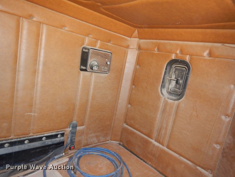 image for item JZ9813 1994 Freightliner FLD120  semi truck