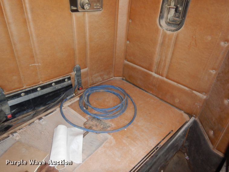 image for item JZ9813 1994 Freightliner FLD120  semi truck