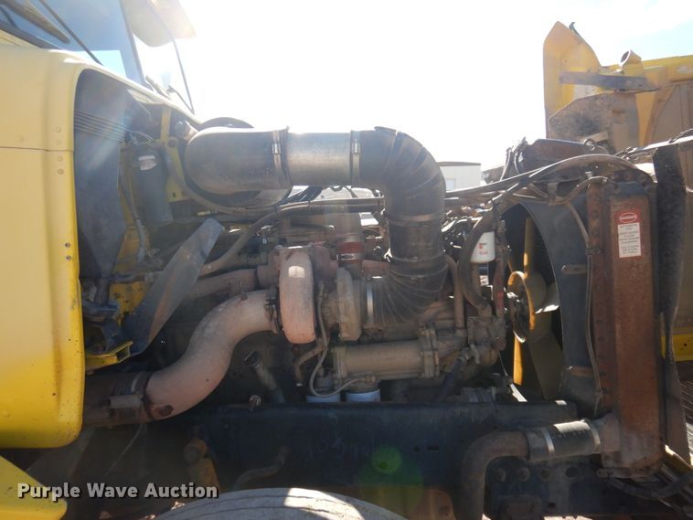 image for item JZ9813 1994 Freightliner FLD120  semi truck