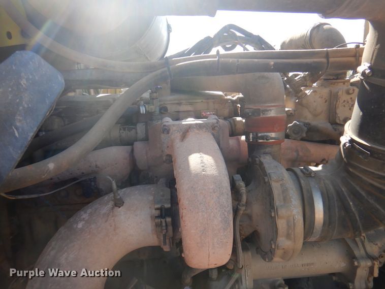 image for item JZ9813 1994 Freightliner FLD120  semi truck