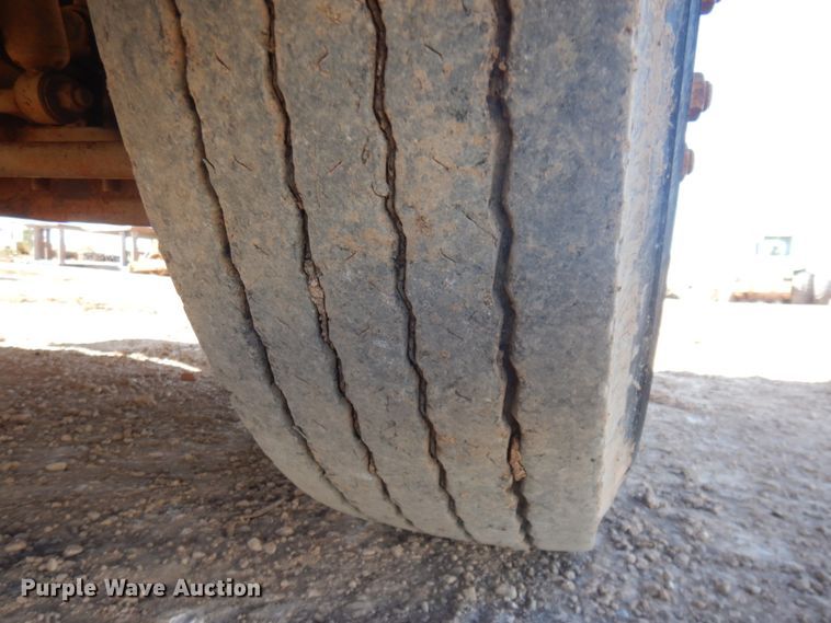 image for item JZ9813 1994 Freightliner FLD120  semi truck