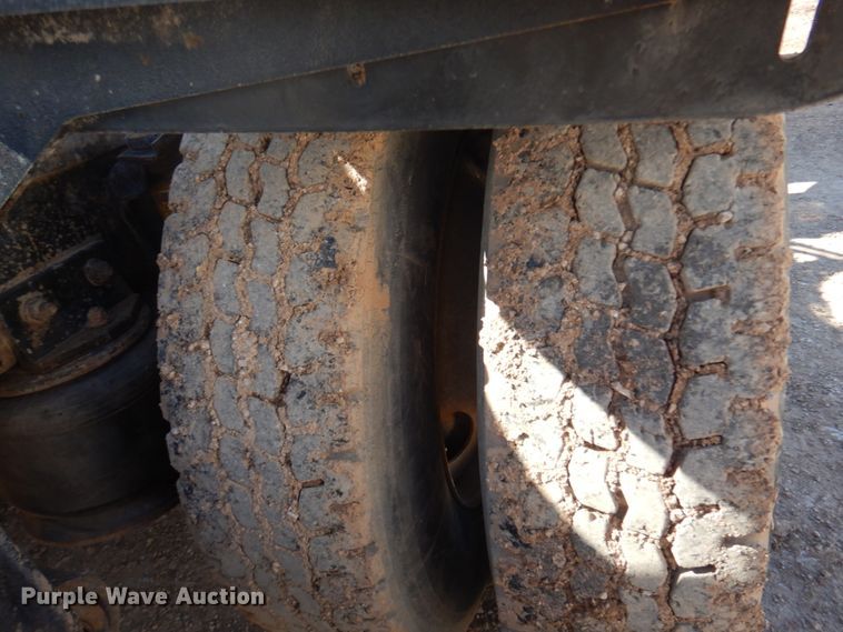 image for item JZ9813 1994 Freightliner FLD120  semi truck