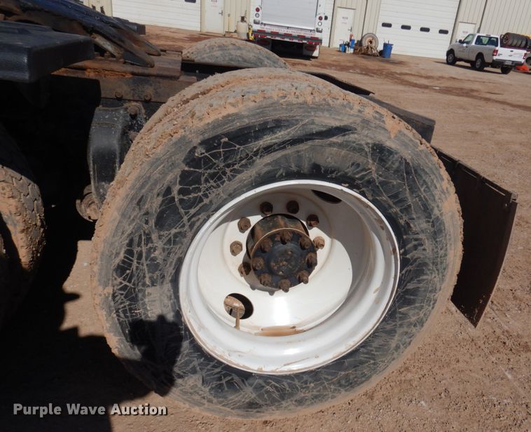 image for item JZ9813 1994 Freightliner FLD120  semi truck