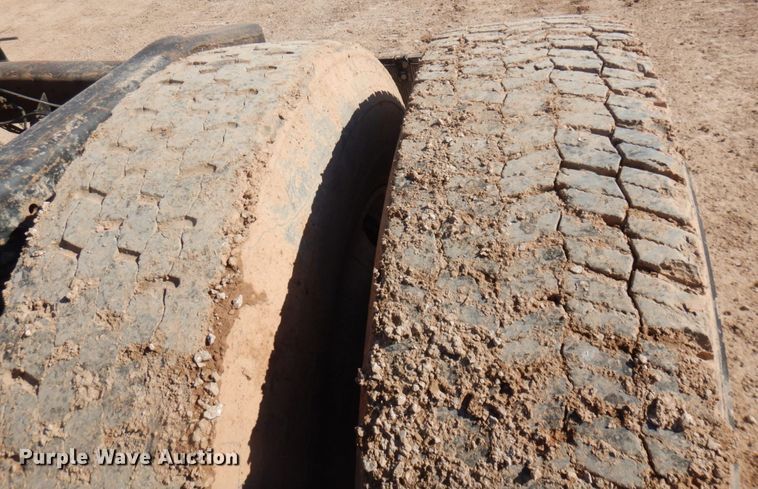 image for item JZ9813 1994 Freightliner FLD120  semi truck