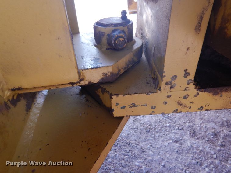 image for item JZ9815 1991 Caterpillar CS-433B  single drum vibratory roller