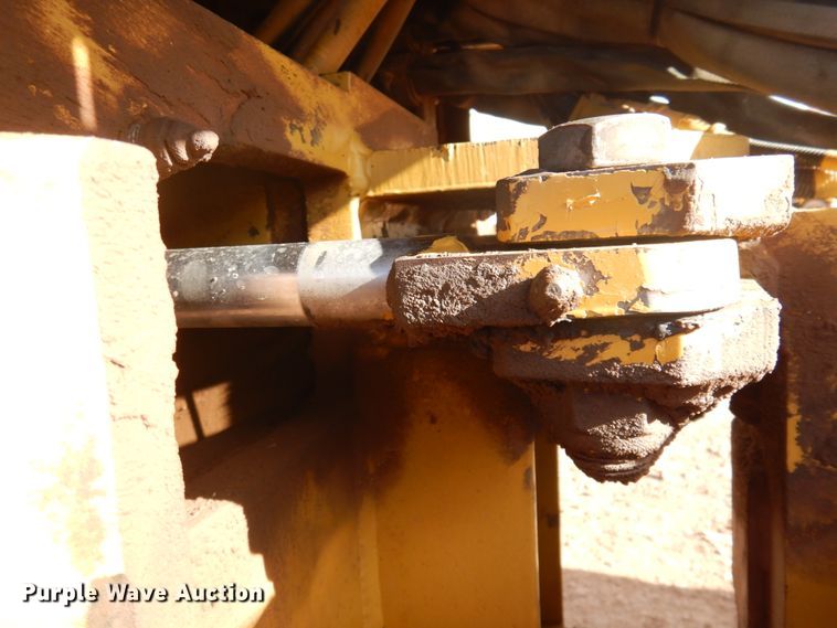 image for item JZ9815 1991 Caterpillar CS-433B  single drum vibratory roller