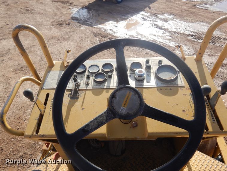 image for item JZ9815 1991 Caterpillar CS-433B  single drum vibratory roller