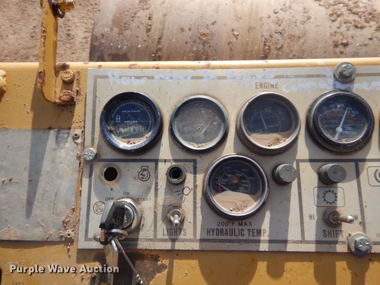 image for item JZ9815 1991 Caterpillar CS-433B  single drum vibratory roller